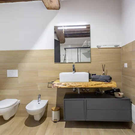 Fede Urban Flat - Posto Auto E Metro - Italywego Apartment *